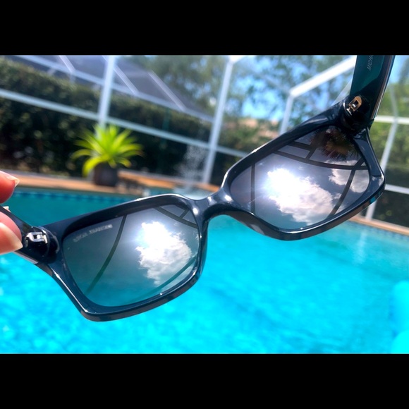 Michael Kors Banff Sunglasses in Black with Brown Gradient Polarized Lens - Picture 6 of 15